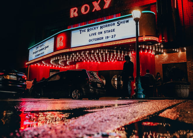 Filmy w kinie czy w domu - na co warto się zdecydować?